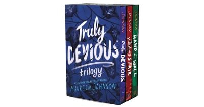 Truly Devious 3-Book Box Set : Truly Devious, Vanishing Stair, and Hand on the Wall | Johnson, Maureen